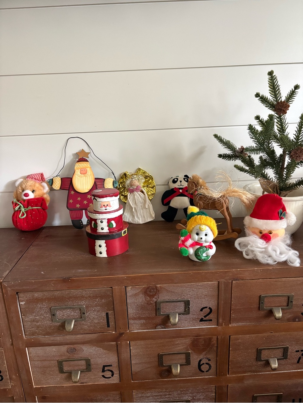 Mixed lot of 8 Festive Multi-Color Holiday Figurine Collection